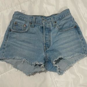 super cute levis shorts!